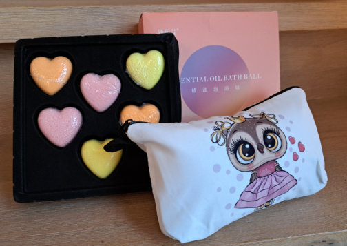 Giftset Combo - Make-Up Tasje Uil + 6 Bruisballen in hartvorm + Squishy Alpaca